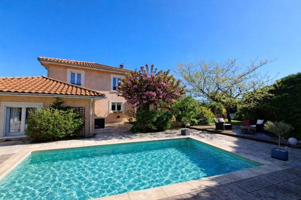 Maison à Charbonnières-les-Bains, 69260 - 7 pièces 171m²
