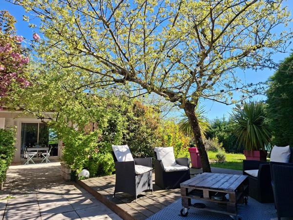 Maison à Charbonnières-les-Bains, 69260 - 7 pièces 171m²