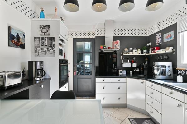Maison à Charbonnières-les-Bains, 69260 - 7 pièces 171m²