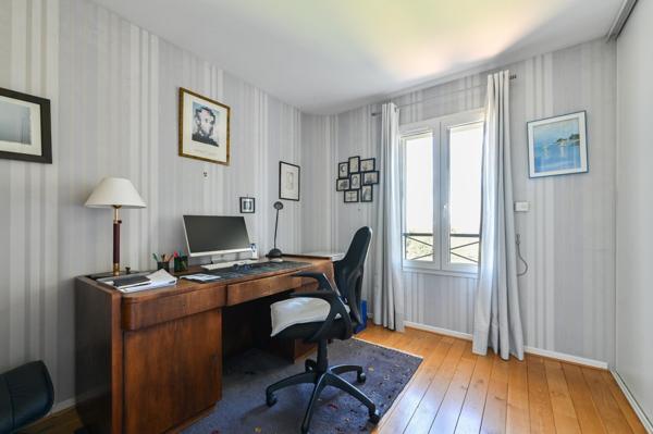 Maison à Charbonnières-les-Bains, 69260 - 7 pièces 171m²