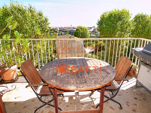 Triple exposition avec vue dégagée et aperçu mer