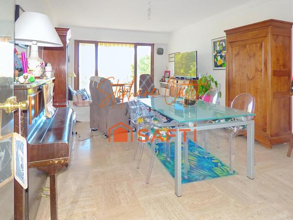 Triple exposition avec vue dégagée et aperçu mer