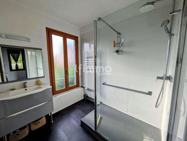 Maison familiale + Maison d'hôte et Dépendance- Terrain 1252m2