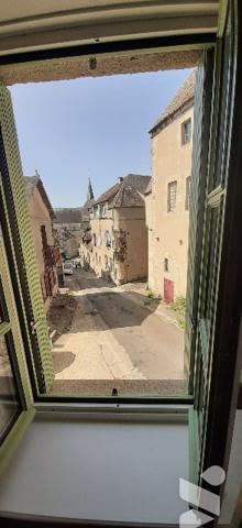Maison en centre historique en BE de 3 chbs, cuisine aménagée, salle de bains, 2 WC, SAM, grenier