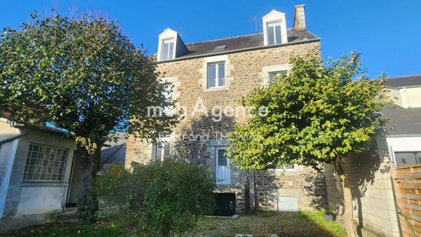 Immeuble à FOUGERES, 35300 - 244m²