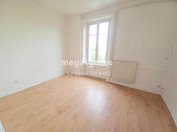 Immeuble à FOUGERES, 35300 - 244m²