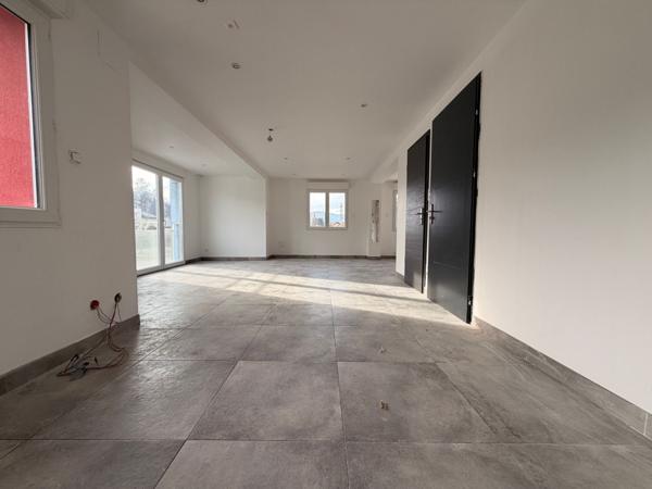 Superbe Duplex F5 Rénové – Résidence Récente avec Garage et Parking