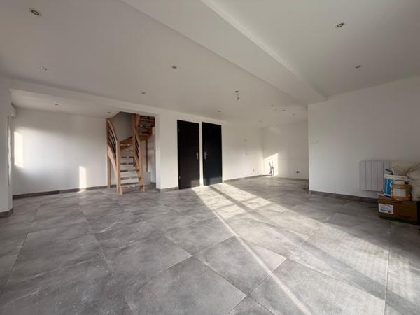 Superbe Duplex F5 Rénové – Résidence Récente avec Garage et Parking