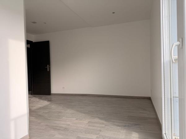 Superbe Duplex F5 Rénové – Résidence Récente avec Garage et Parking