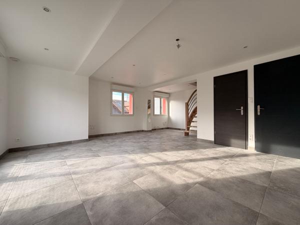 Superbe Duplex F5 Rénové – Résidence Récente avec Garage et Parking