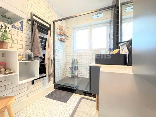 Appartement, 650 m de la gare, balcon et cave (possibilité d'acquérir un garage en supplément)