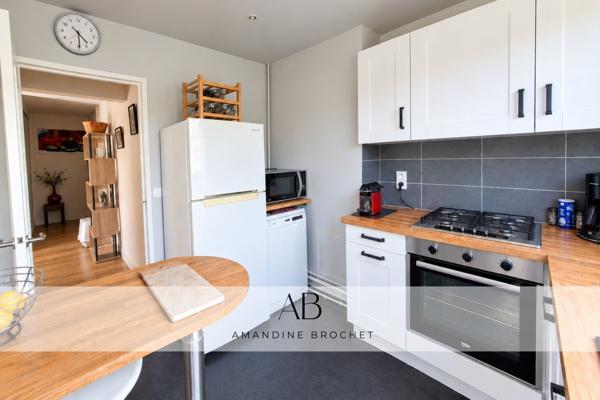 Appartement
         2 pièces
        - 48 m² Exclusivité 260 000 € *