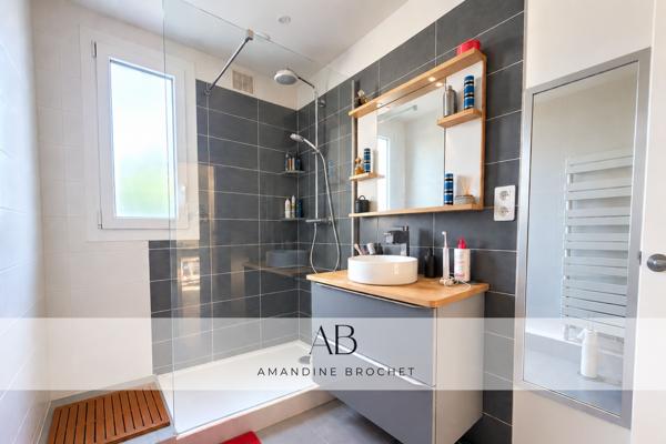 Appartement
         2 pièces
        - 48 m² Exclusivité 260 000 € *