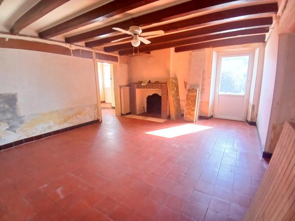 Charmante maison en pierre à finir de rénover – À 5 min de Roumazières