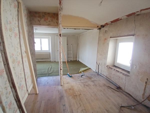 Charmante maison en pierre à finir de rénover – À 5 min de Roumazières