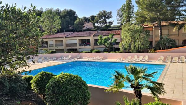 Sanary, T1 Bis d'environ 20 m² dans résidence sécurisée proche des plages.