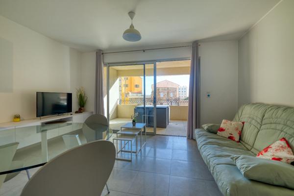 Appartement Bastia 2 pièces Bastia centre ville ancien - terrasse - stationnement