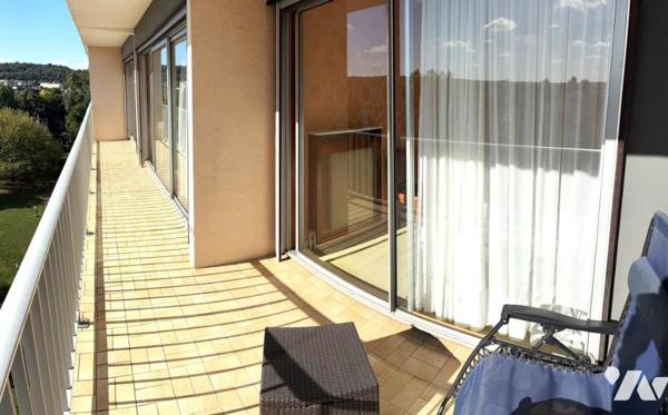 Appartement en dernier étage avec loggia