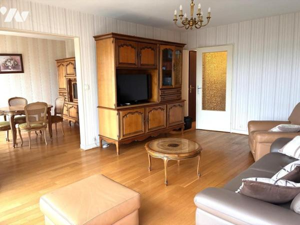 Appartement en dernier étage avec loggia