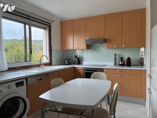 Appartement en dernier étage avec loggia