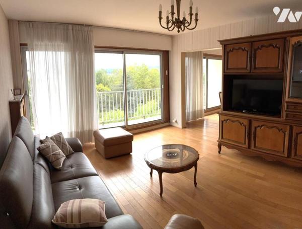 Appartement en dernier étage avec loggia