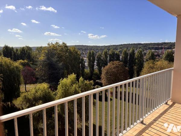 Appartement en dernier étage avec loggia