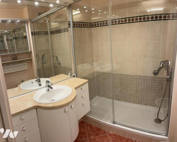 Appartement en dernier étage avec loggia