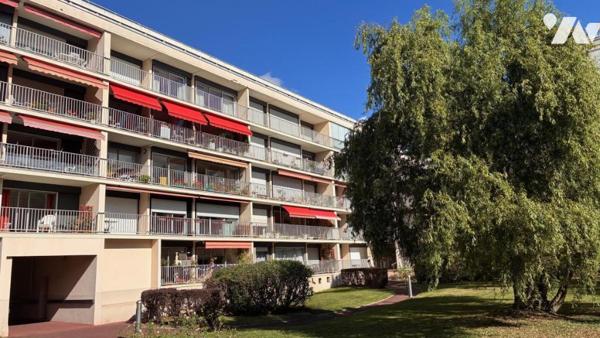 Appartement en dernier étage avec loggia
