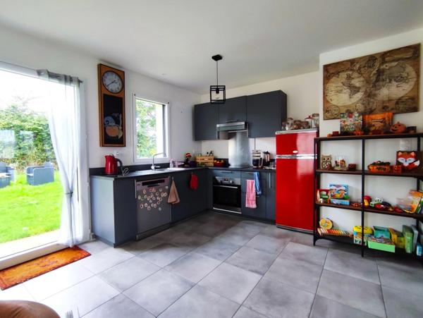 Maison non mitoyenne, 4 Chambres, Garage, Jardin.