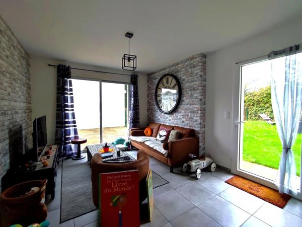 Maison non mitoyenne, 4 Chambres, Garage, Jardin.