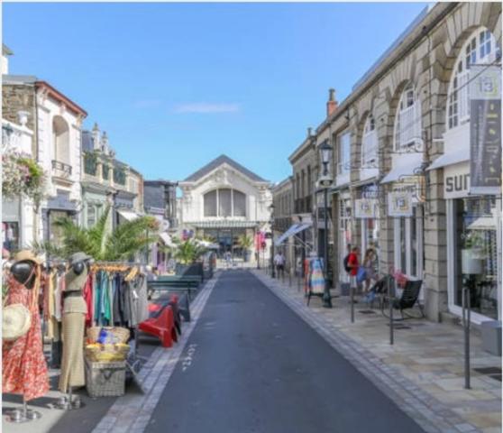Maison non mitoyenne, 4 Chambres, Garage, Jardin.
