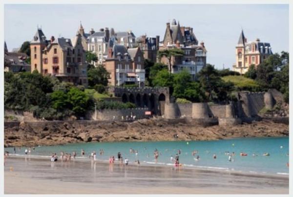 Maison non mitoyenne, 4 Chambres, Garage, Jardin.