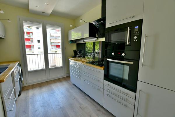 Appartement Villeurbanne MARENGO 88 m² - T4 - Balcon - garage et place de parking