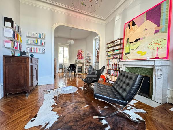 Dans le centre ville de Périgueux Maison Bourgeoise de 190m² avec terrasse et garage