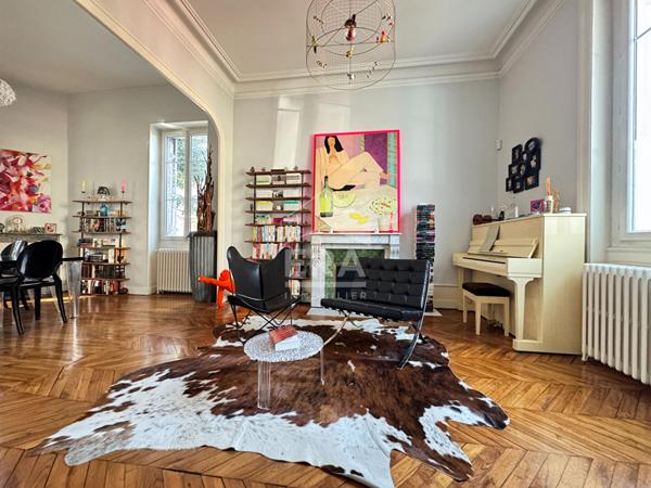 Dans le centre ville de Périgueux Maison Bourgeoise de 190m² avec terrasse et garage