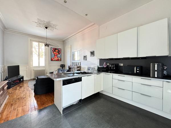 Dans le centre ville de Périgueux Maison Bourgeoise de 190m² avec terrasse et garage