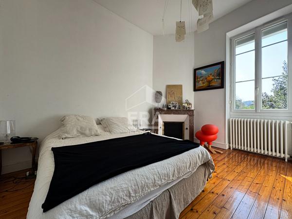 Dans le centre ville de Périgueux Maison Bourgeoise de 190m² avec terrasse et garage