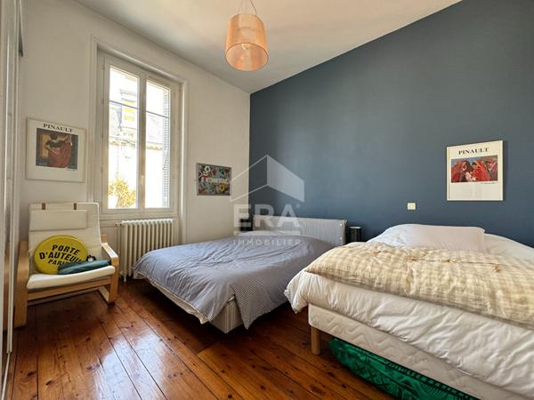 Dans le centre ville de Périgueux Maison Bourgeoise de 190m² avec terrasse et garage