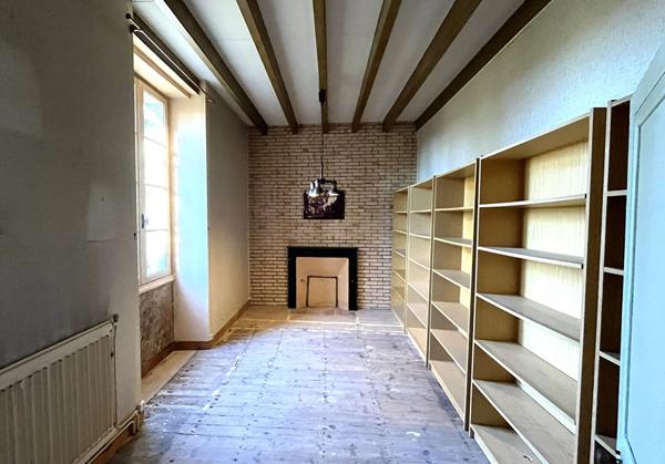 Magnifique maison de maître à rafraîchir avec granges et maisonnette à rénover Montmoreau