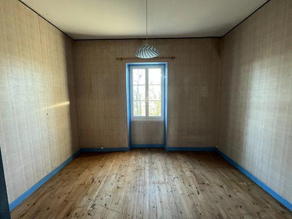 Magnifique maison de maître à rafraîchir avec granges et maisonnette à rénover Montmoreau