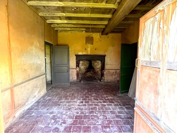 Magnifique maison de maître à rafraîchir avec granges et maisonnette à rénover Montmoreau