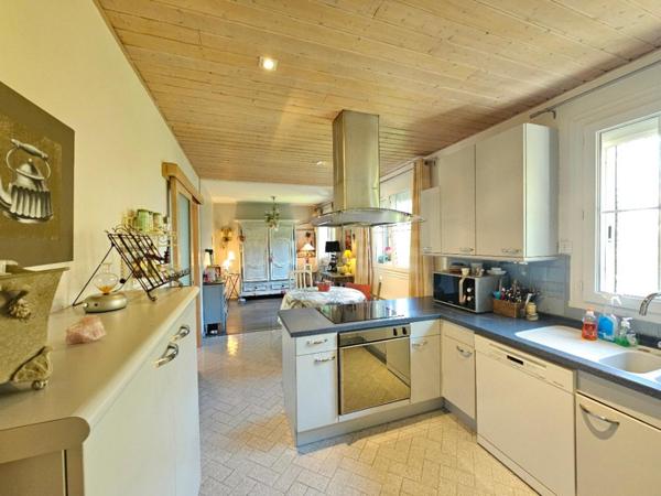 MONTFERRAND PROPRIETE FAMILIALE SUR 77A DE TERRAIN