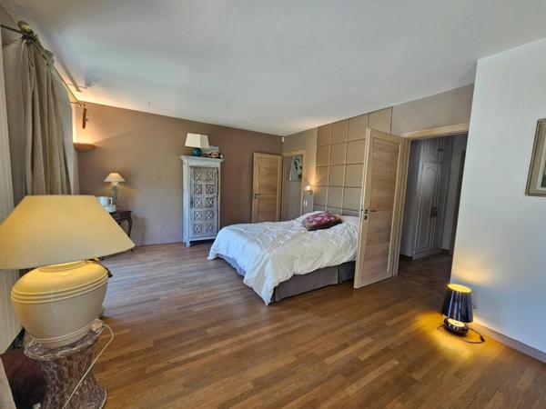 MONTFERRAND PROPRIETE FAMILIALE SUR 77A DE TERRAIN