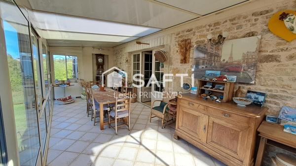 Maison spacieuse avec dépendances et jardin arboré