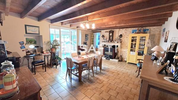 Maison spacieuse avec dépendances et jardin arboré