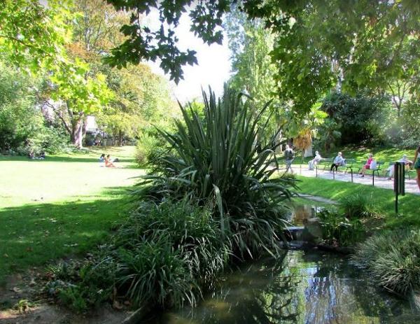 PARIS - QUARTIER DES BATIGNOLLES - APPARTEMENT 36 M² - UNE CHAMBRE - CUISINE - SALLE DE DOUCHE - CAVE - LOCAL VELO SECURISE