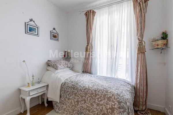 PARIS - QUARTIER DES BATIGNOLLES - APPARTEMENT 36 M² - UNE CHAMBRE - CUISINE - SALLE DE DOUCHE - CAVE - LOCAL VELO SECURISE