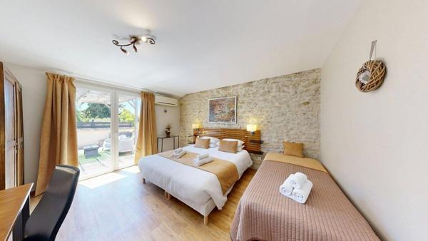 Hôtel Murs et fonds de commerce situé à deux pas d AVIGNON et 15 Mn de ST Rémy de Provence Avignon