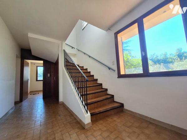 Maison traditionnelle avec 500m² de terrain. 