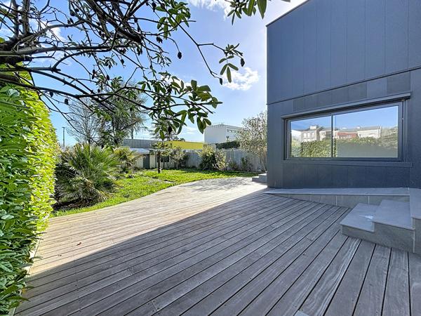 A LOUER RUE GENERAL LIZE MAISON T6 NON MEUBLE DISPONIBLE DE SUITE